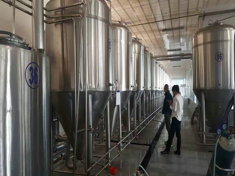 啤酒廠發(fā)酵設備 啤酒廠發(fā)酵設備